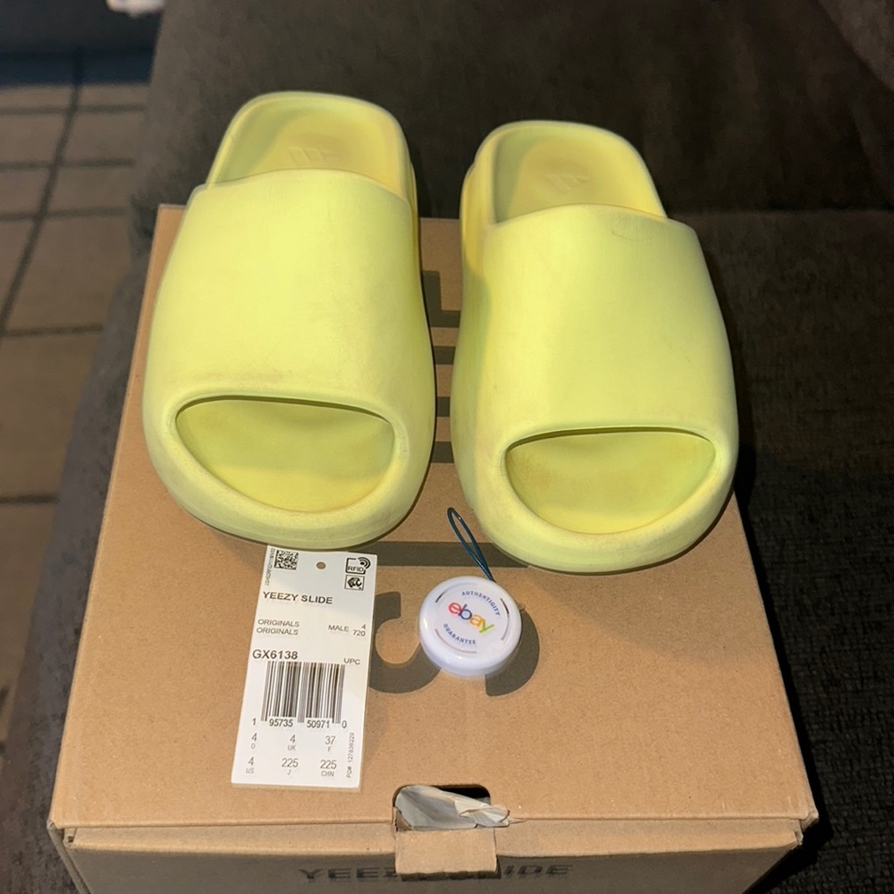Adidas Yeezy slide glow green size 4 boys
